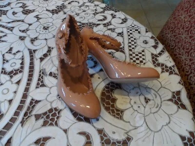 Red Valentino Beige Patent Leather Lace Trim Mary Jane Pumps Size 38.5B - Image 1 of 4