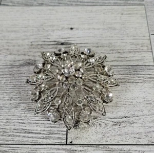 Broche Starburst ton argent irisé strass transparents Liz Claiborne - Photo 1/4