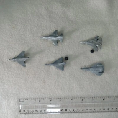 Cinco (5) chorros Tootsietoy, chorros fundidos de aproximadamente 2 pulgadas de largo,  Foto 1 de 4