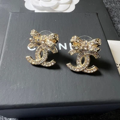 Aretes Chanel CC Logo Oro Cristal Foto 1 de 4