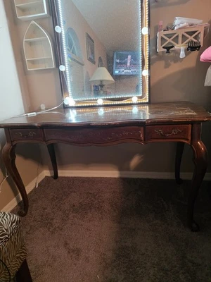 Escritorio superior de parquet estilo provincial francés del siglo XX Foto 1 de 2