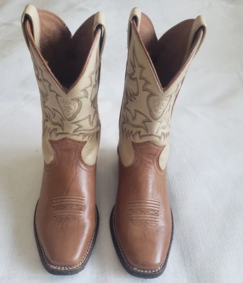 Botas vaqueras vaqueras de cuero marrón y tostado usadas en excelente estado ariat para niños jóvenes talla 12,5 niño/niña Foto 1 de 4