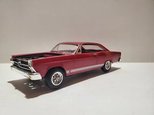 Ford Fairlane GT/GTA Sport 1966 de colección cupé escala 1:25 modelo de coche construido en plástico - Imagen 1 de 10