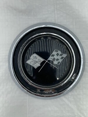 Chevrolet Corvette 1965 1966 tapa de bocina banderas cruzadas volante cubierta de botón Foto 1 de 4