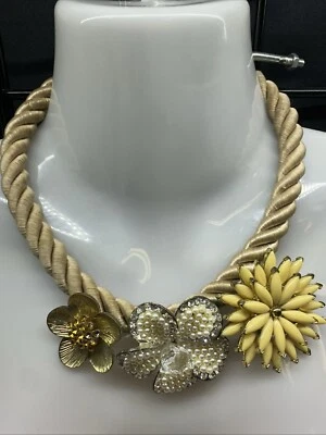 NWOT Necklace Rope Floral Gold White Yellow Silver Rhinestone Style Accessories - Image 1 of 4