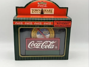 Lote de 2 Accesorios Coca-Cola Town Square Colección Coca-Cola Carhop & Pizza Man - Imagen 1 de 7