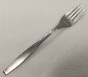 Salad Fork or Dessert Fork Oneida TEMPO Stainless Oneidacraft Deluxe Vintage FSH - Picture 1 of 4