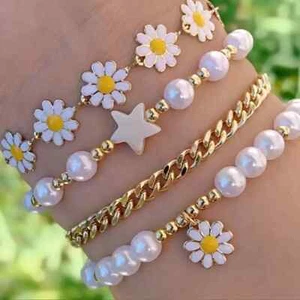 4pc Daisy Flower Pendant Beaded Bracelet Set - Picture 1 of 4