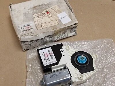 Seat Altea 5P Leon 1P Passat CC Front Right Window Motor 1T0959701AG Z1A Genuine - Image 1 of 4