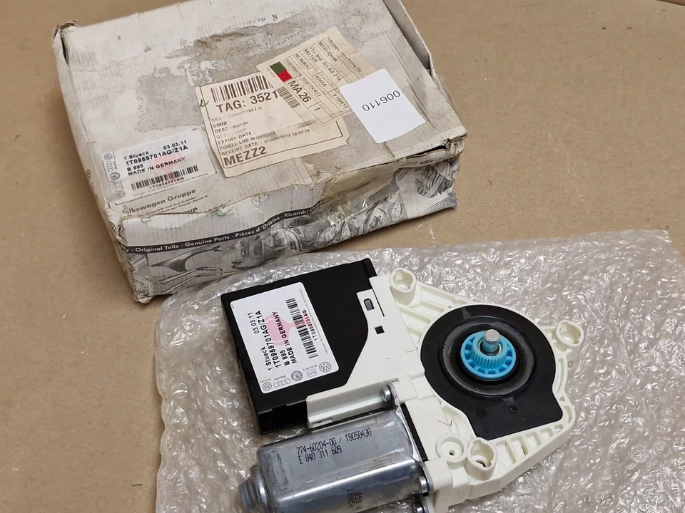 Seat Altea 5P Leon 1P Passat CC Front Right Window Motor 1T0959701AG Z1A Genuine - Image 1 of 4