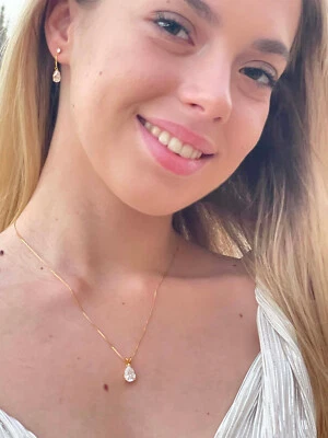 Conjunto de joyas de diamantes con gota de lágrima de oro amarillo de 18 quilates certificado para compromiso de mujer Foto 1 de 4