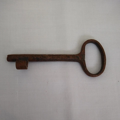 Antique Primitive Ornate 5.5" Key Rusted Metal (Steel?) w/ Loop Cover