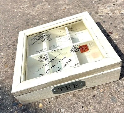 Teebox NEU Shabby creme-weiss  22x22x6cm Glasfenster Poststempel-Motiv - Bild 1 von 4