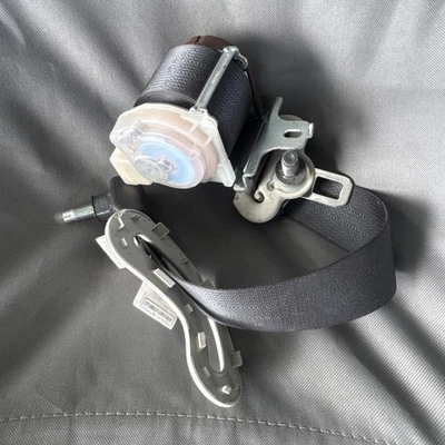 2015 - 2020 Infiniti Qx60 Reatractor de cinturón de seguridad trasero derecho 3Rd OEM Foto 1 de 4