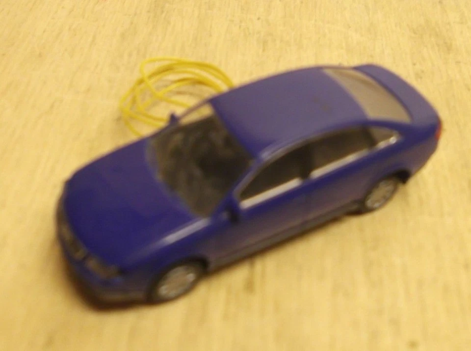 H0 1:87 Rietze Audi A 6 Blu Con Frontbeleuchtung - Immagine 1 di 1