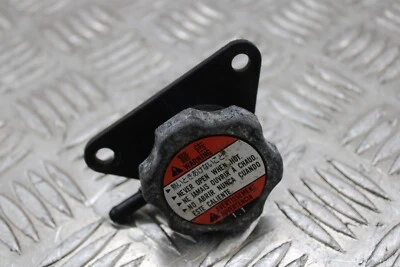 Suzuki VL 800 Intruder Volusia 2003 radiator filler cap 2001 - 2005 — 第 1/4 张图片