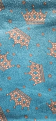 Tela de franela de algodón, 2 yardas más (112 pulgadas) X aprox 40" azul con coronas, JoAnn Foto 1 de 3