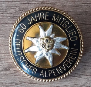 Vintage DAV German Alpine Club Cap Badge 60 Years Membership - Picture 1 of 2
