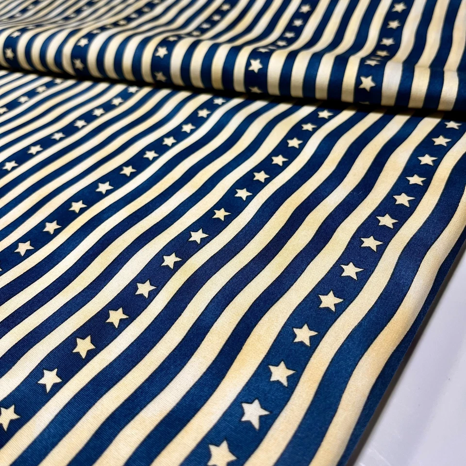 Tela Estrellas y Rayas: Cape Independence Deb Strain Moda en Azul, POR YARDA Foto 1 de 4