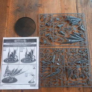VAMPIRE LORD ON ZOMBIE DRAGON/GHOUL KING ON TERRORGHEIST -NEW ON SPRUE UNDAMAGED - Picture 1 of 2