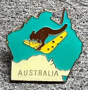 AUSTRALIA SOUVENIR PIN BADGE - KANGAROO & BOOMERANG - Picture 1 of 3
