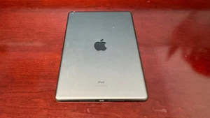 Apple iPad (9th Gen) A2602 256 GB, Wi-Fi, 10.2 in - Space Gray - Button issues - Afbeelding 1 van 8