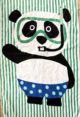 Toalla de piscina Panda Beach Snorkeling Sun Squad negro blanco verde Foto 1 de 4