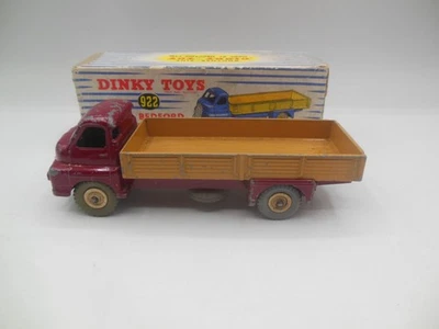 Dinky toys 922 Big Bedford Lorry in Maroon with Tan Load Area Playworn - Image 1 of 4