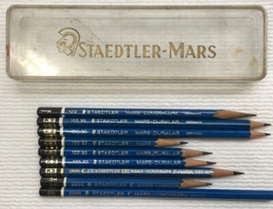 9 Staedtler Mars Duralar und Lumograph Bleistifte im Etui - Bild 1 von 1