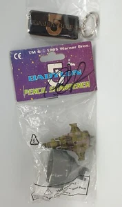 BABYLON 5: SACAPUNTAS Y MODELO DE BARCO VERDE FIRMADO POR CLAUDIA CHRISTIAN - Imagen 1 de 8