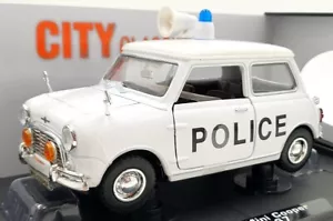 MotorMax 1/18 Scale Diecast 79742 - Morris Mini Cooper 1961-67 Police - Picture 1 of 5