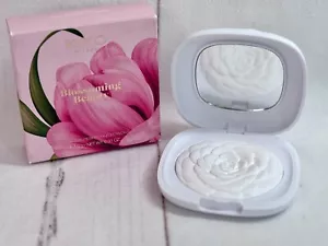 NIB KIKO Milano Blossoming Beauty Blooming Perfecting Powder Full Size 0.31 oz - Picture 1 of 2