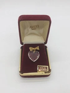 Pin de arco de corazón de cristal de plomo vintage Avon President’s Challenge 1982 - Imagen 1 de 4