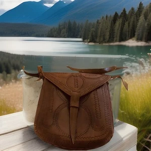 Vintage 1970s tooled leather SHOULDER BAG / SADDLE BAG HAND MADE HIPPIE 8”x8” - Picture 1 of 5