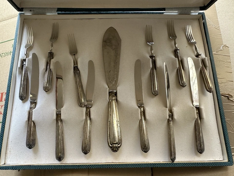 SERVIZIO 12 POSATE DESSERT ARGENTO 800 STILE IMPERO PALETTA CON SCATOLA Solingen - Immagine 1 di 4