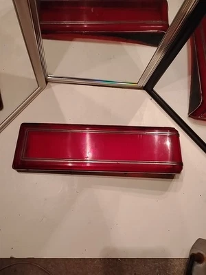 Chrysler Lebaron 1978 luz trasera lente (derecha) lado del pasajero Foto 1 de 4