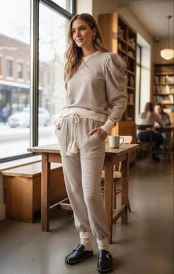 Conjunto de 2 piezas de jogger y cuello redondo a rayas Blu Pepper grande Borgoña Foto 1 de 3