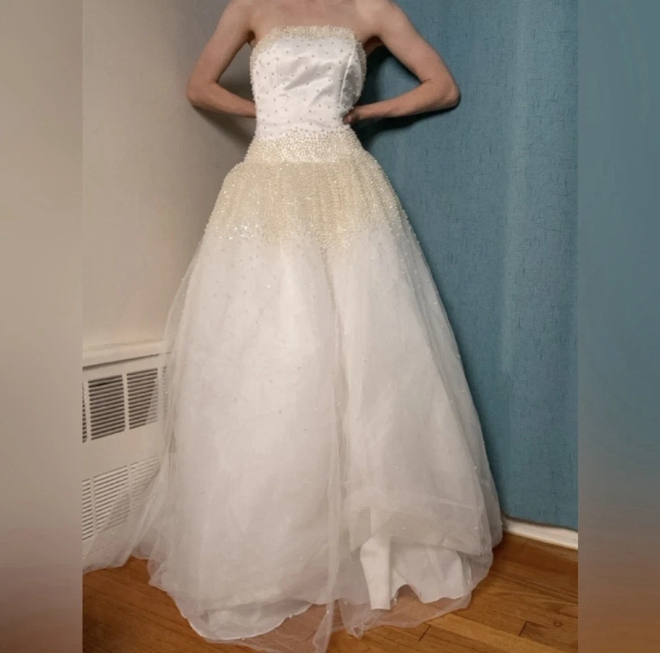 Vintage Oleg Cassini Pearl Ball Gown - Wedding Dress - 8 - Image 1 of 4