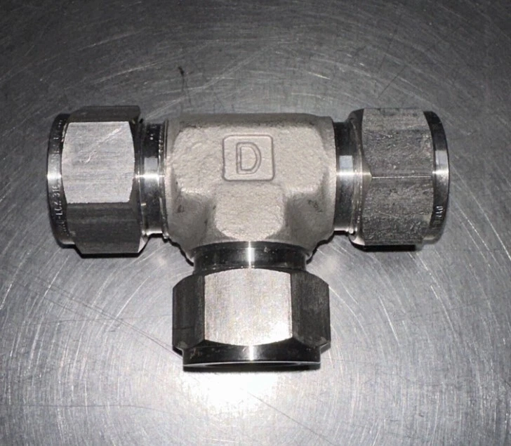 3/4 Tube 316ss Union Tee Fitting D-Lok DLUT-12-316, Swagelok Ref. SS-1210-3 - Image 1 of 2