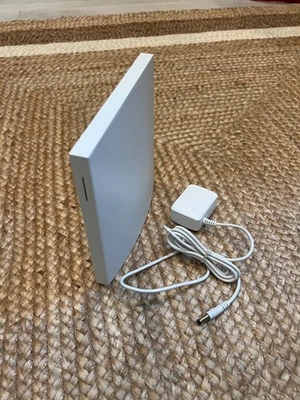 Router doméstico inteligente Wink WNKHUB2US Hub 2 con cable de alimentación Foto 1 de 4