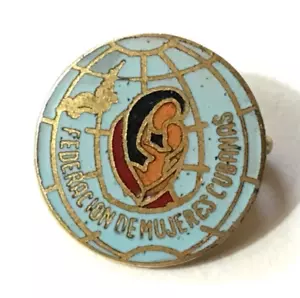 CUBA FÖDERACION DE FEMMES CUBANAS Vintage Pinback Badge CUBAN WOMEN FEDERATION! - Bild 1 von 3