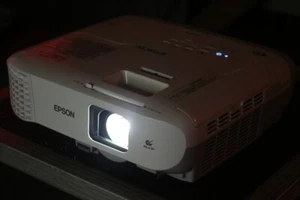 *EPSON EB-980W|H688B*Business Beamer Projektor 3800Lumen 15000:1 projector HDMI - Picture 1 of 13