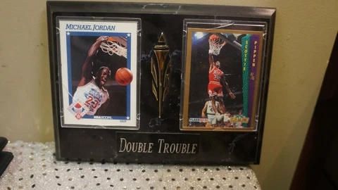 DOUBLE TROUBLE PLAQUE MICHAEL JORDAN/SCOTTIE PIPPEN CHICAGO BULLS FLEER NBA HOOP Cover
