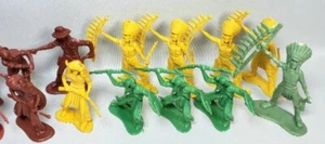 Menge 20 Kunststoff Cowboys & Indianer 2" Spielzeug Figuren  - Bild 1 von 3