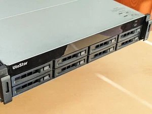 QNAP VS-8124U-RP PRO, 24 canaux 8 baies VGA écran local montage en rack NVR - Photo 1/9