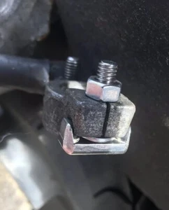 Genuine BMW X3 X5 E61 E63 E64 E66 Z4 BATTERY TERMINAL CLAMP SECURING T BOLT 10mm - Picture 1 of 3