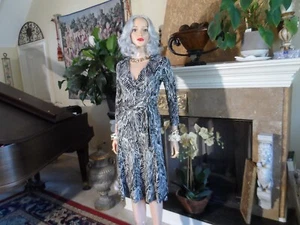 Diane Von Furstenberg Vintage Inspired Black/White Print Silk Skirt Suit Size 6 - Picture 1 of 24