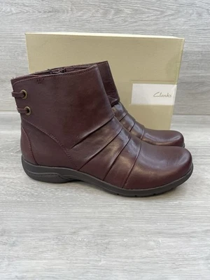 Botas de tornozelo femininas Clarks de couro marrom 8,5 zíper lateral conforto sapatos anabela - Imagem 1 de 4