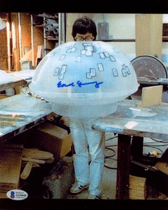 EASE OWYEUNG SIGNED AUTOGRAPHED 8x10 PHOTO ILM MODEL MAKER STAR WARS BECKETT BAS - Picture 1 of 2