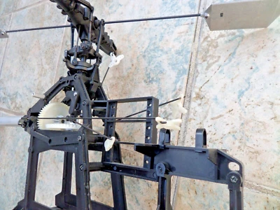 Grundgestell Antrieb, Steuerungsgestell * Helicopter * Kyosho Concept 30 DX * - Bild 1 von 4